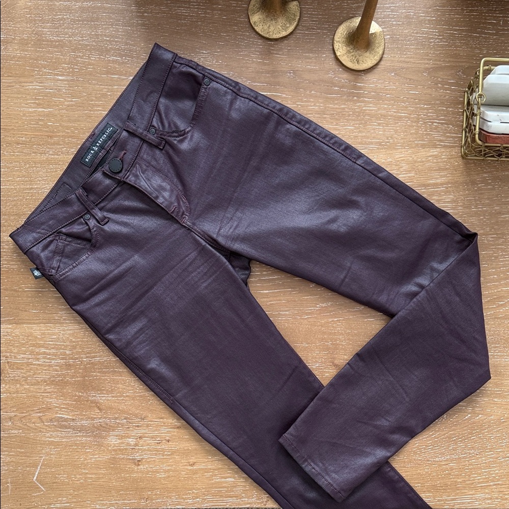 Rock & Republic “Berlin” Coated Skinny Jeans in Maroon/Burgundy Size 4